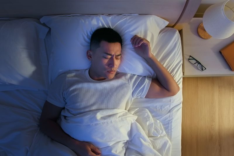 ngủ không sâu giấc