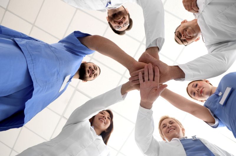 phối hợp nhiều chuyên gia để chăm sóc người bệnh